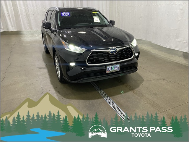 2023 Toyota Highlander Limited's photo
