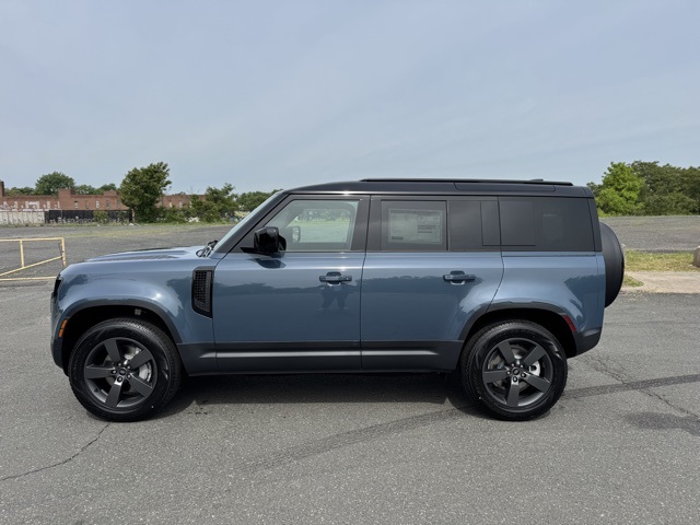 2025 Land Rover Defender 110 S photo 2