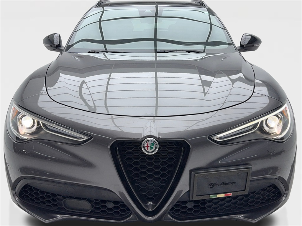 2022 Alfa Romeo Stelvio Ti Sport photo 3
