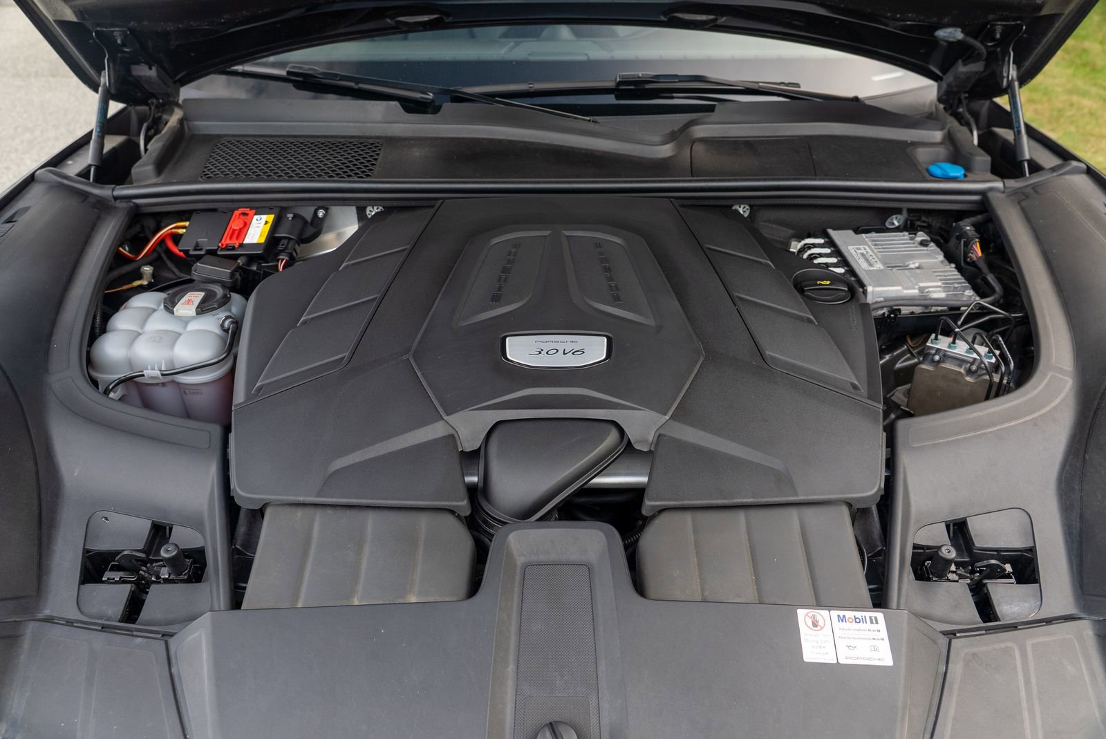 2021 Porsche Cayenne Base photo 15