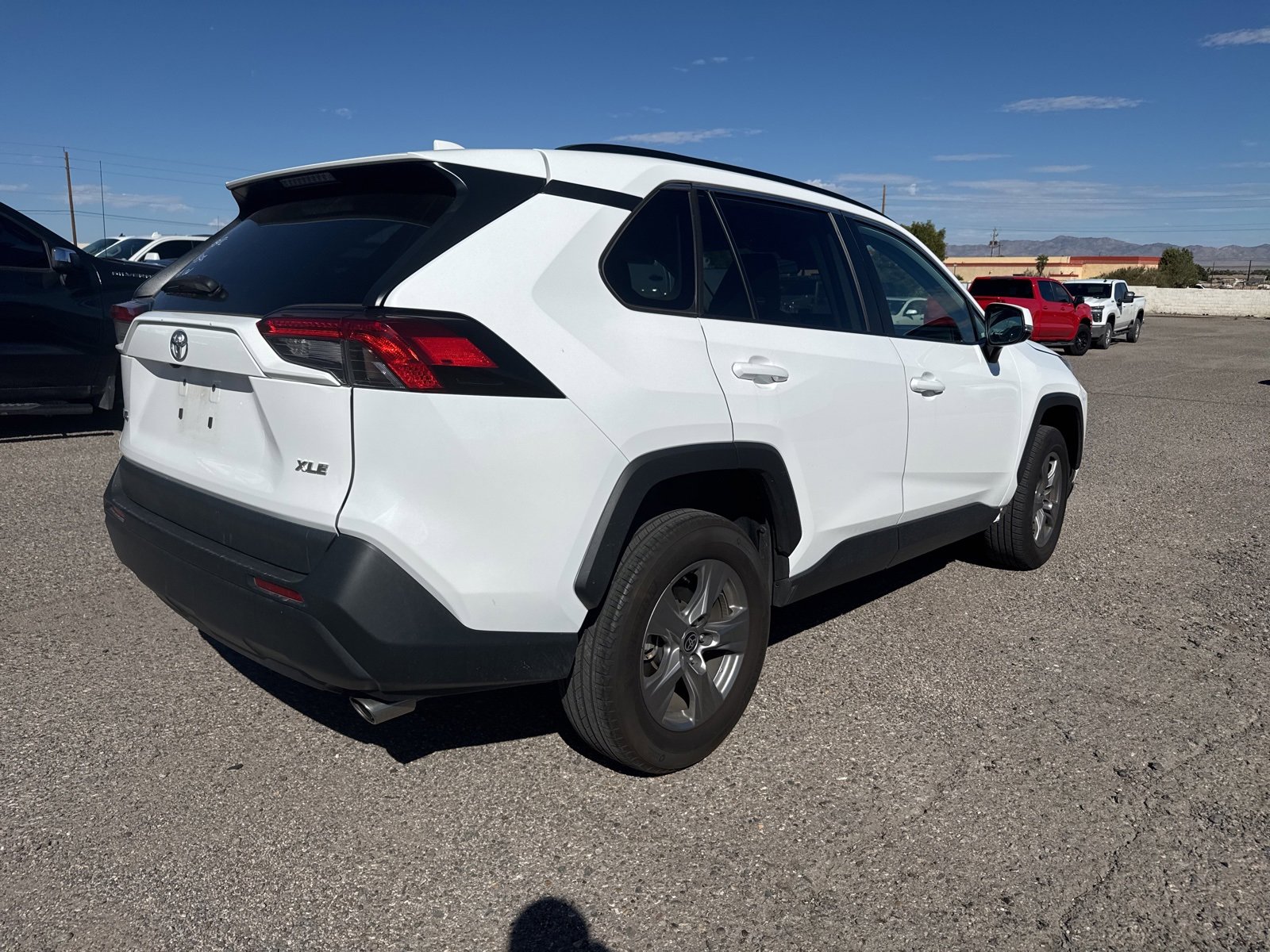 2024 Toyota RAV4 XLE photo 4