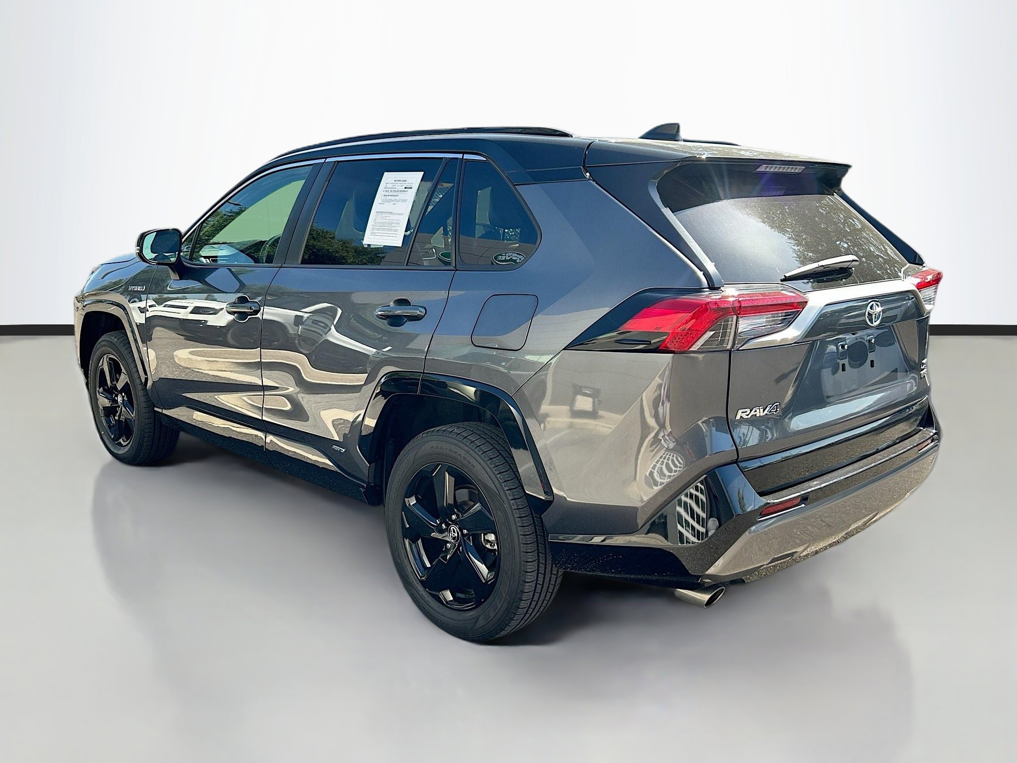 2019 Toyota RAV4 Hybrid XSE photo 3