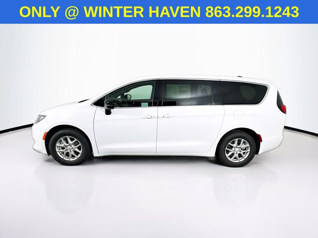 2026 Chrysler Voyager LX photo 4