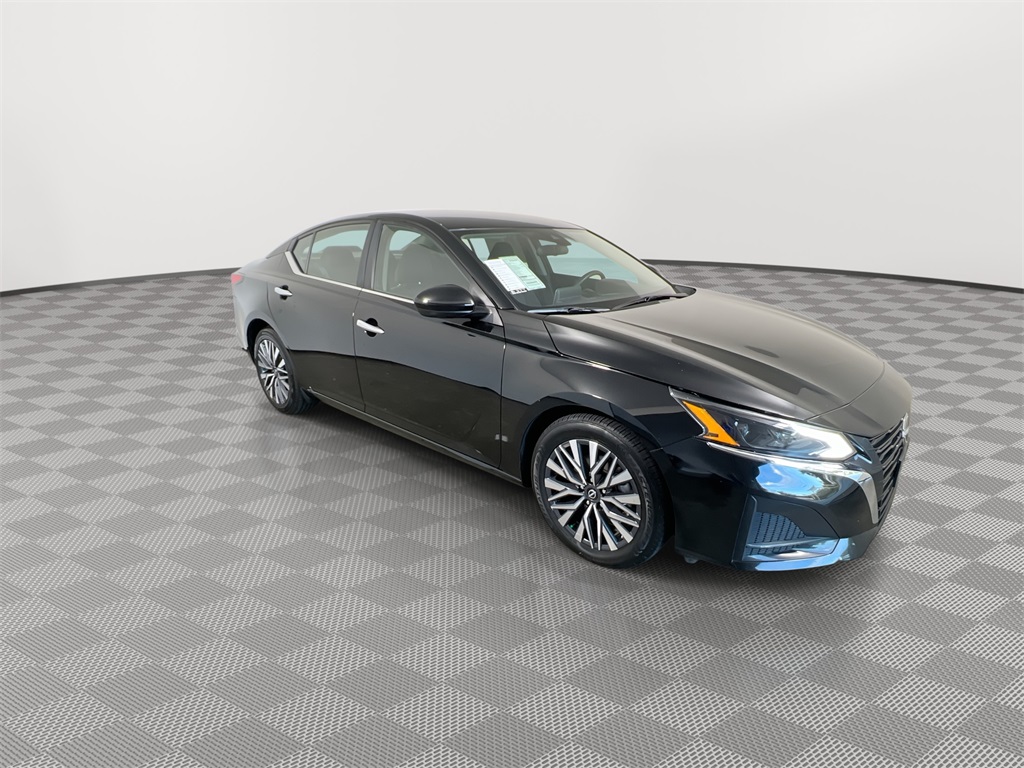 2023 Nissan Altima 2.5 SV photo 2
