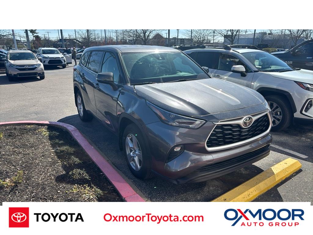 2022 Toyota Highlander LE's photo