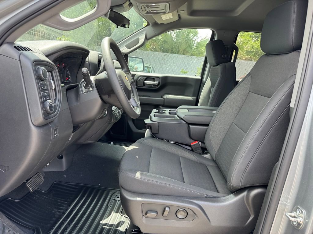 2025 Chevrolet Silverado 1500 Custom photo 11