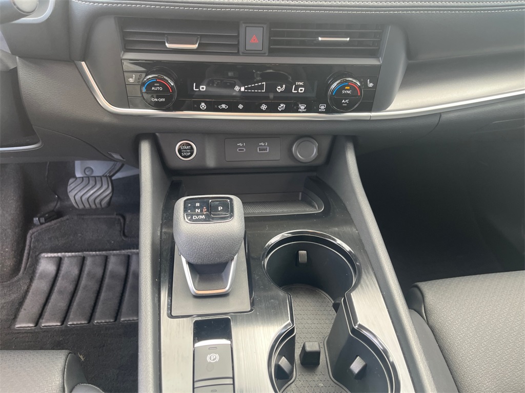 2023 Nissan Rogue SV photo 14
