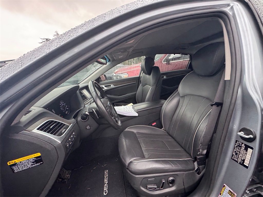 2015 Hyundai Genesis 5.0 photo 3