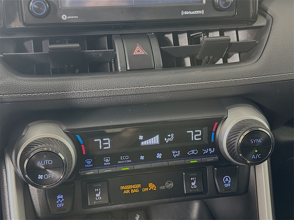 2020 Toyota RAV4 XLE photo 14