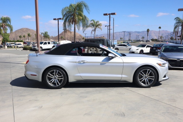 2016 Ford Mustang EcoBoost Premium photo 2