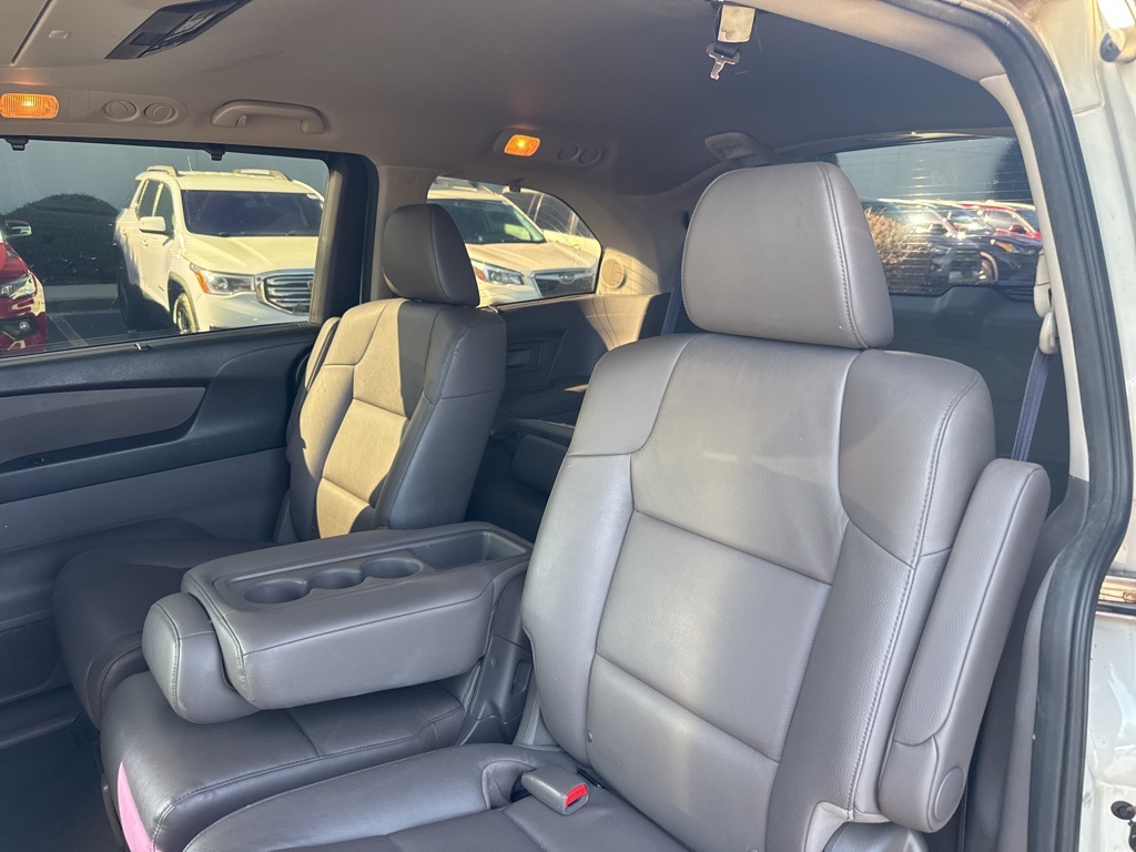 2016 Honda Odyssey Touring Elite photo 11