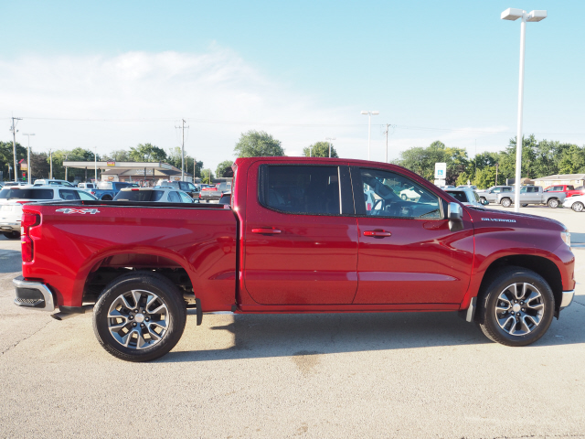 2022 Chevrolet Silverado 1500 LT photo 3