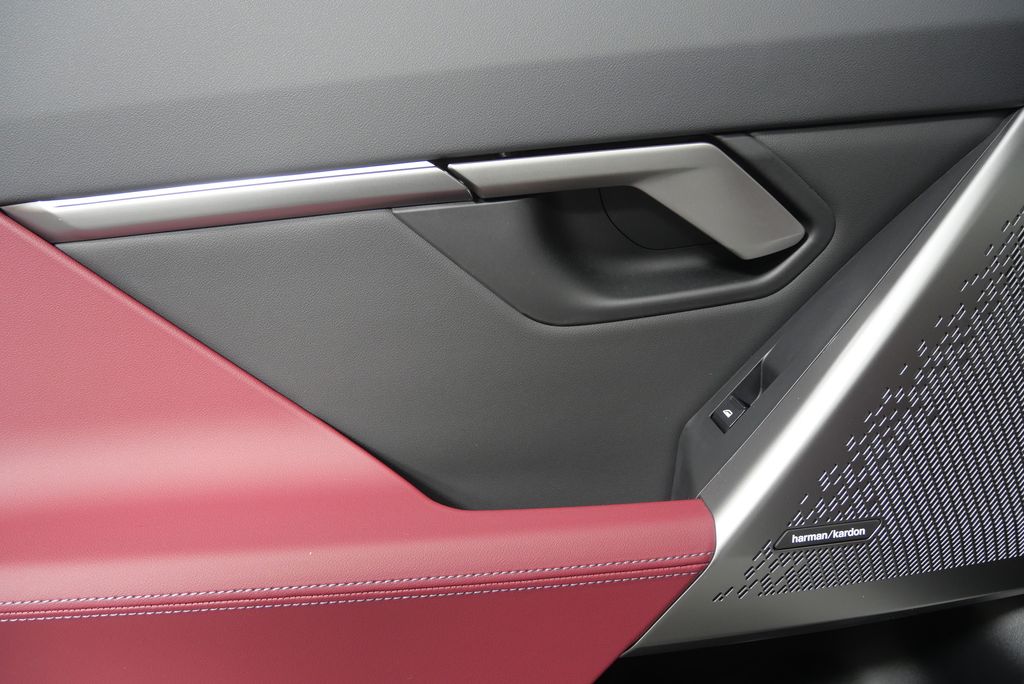 New 2025 Mineral White Metallic BMW eDrive40 image 13