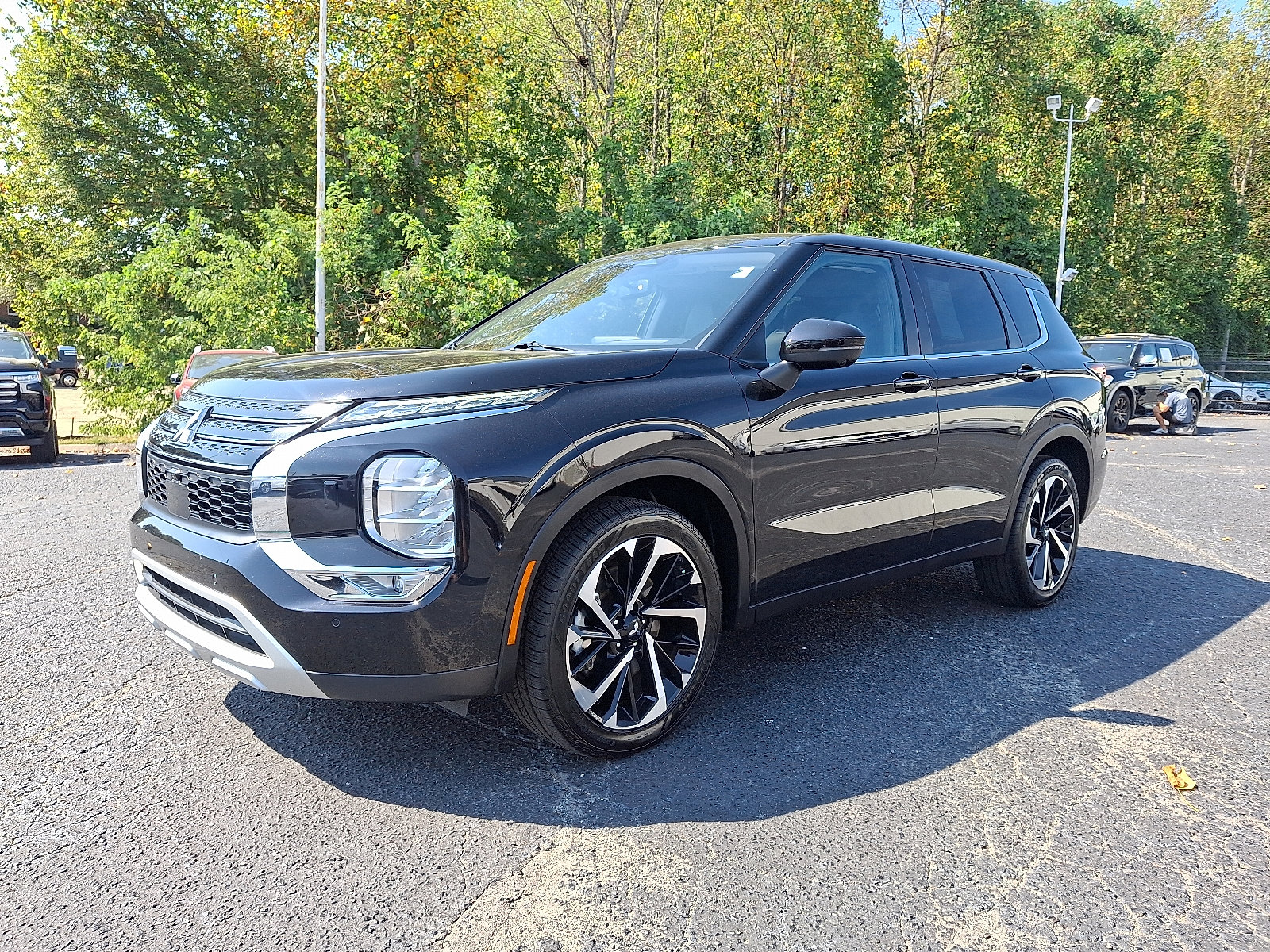 2024 Mitsubishi Outlander SE photo 3