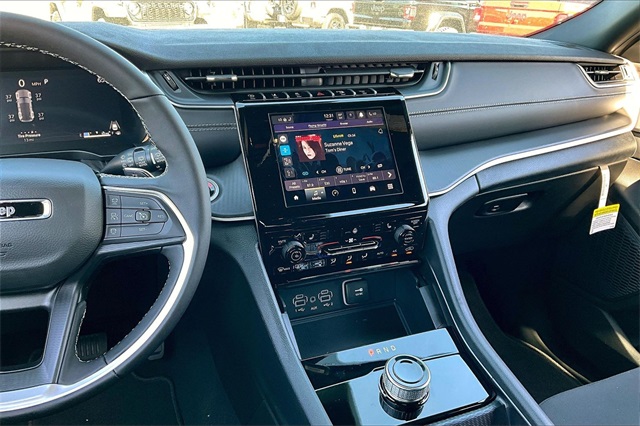 2025 Jeep Grand Cherokee Laredo X photo 4