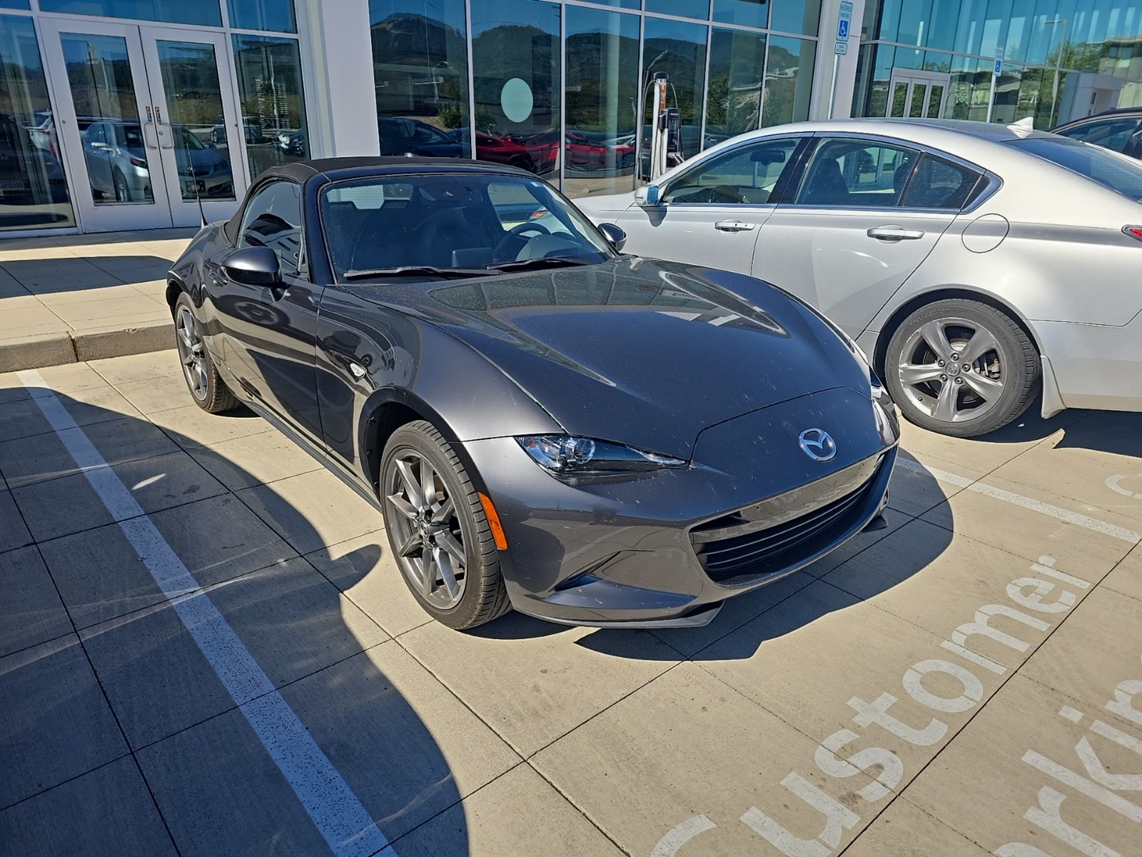2023 Mazda MX-5 Miata Miata Grand Touring photo 2