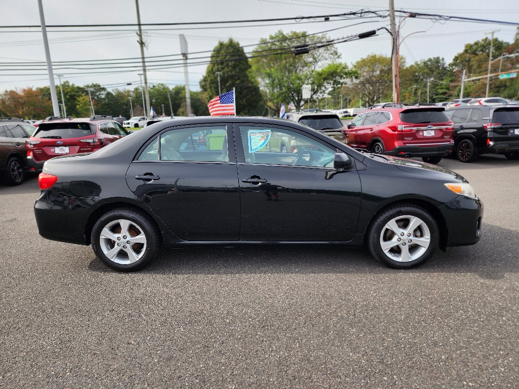 2012 Toyota Corolla LE photo 13
