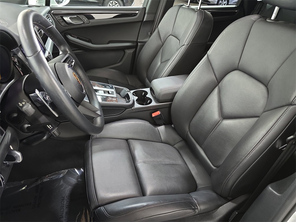 2025 Porsche Macan photo 4