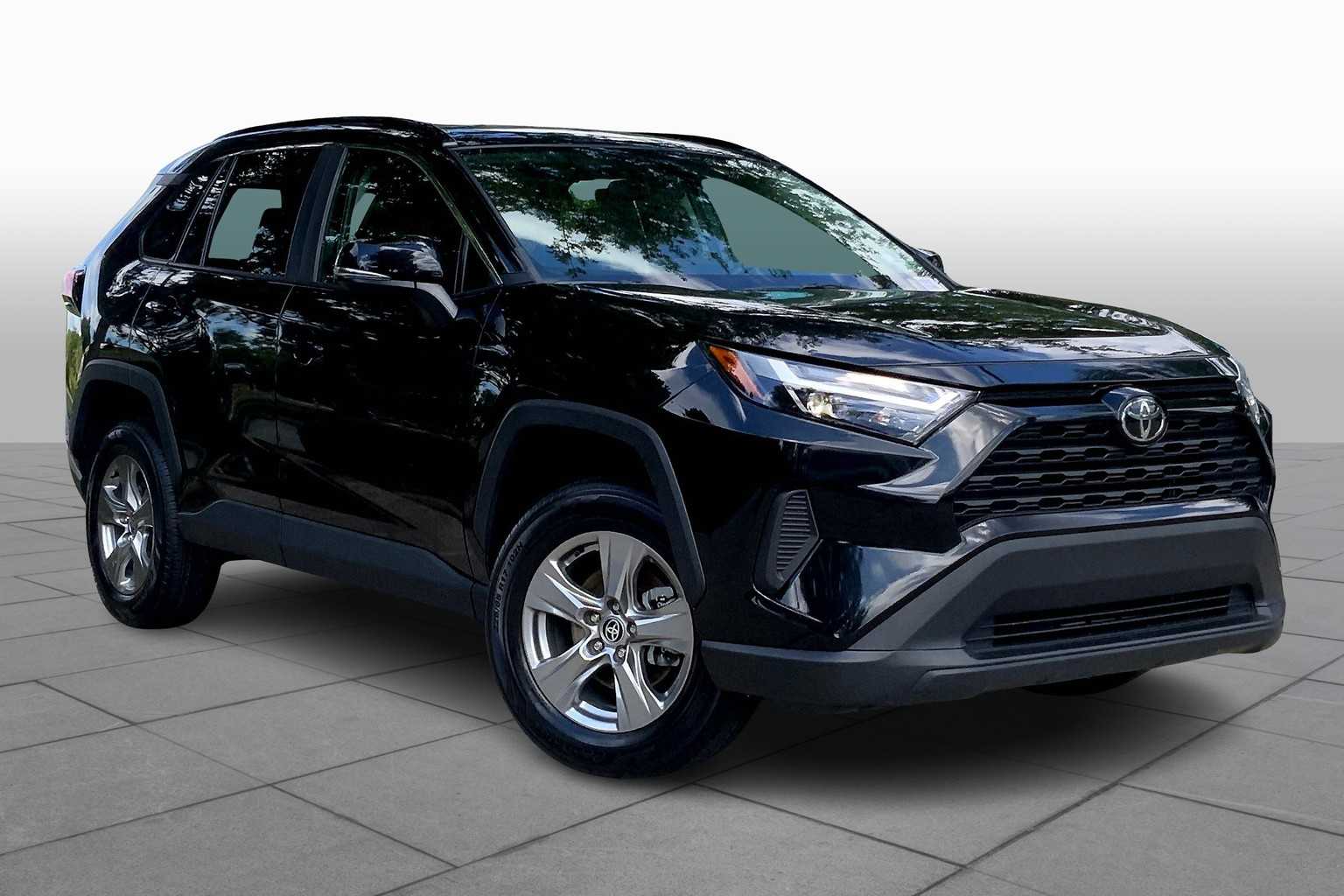 2023 Toyota RAV4 XLE photo 2
