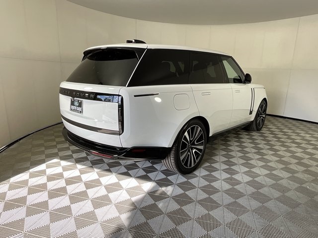 2025 Land Rover Range Rover SE photo 3