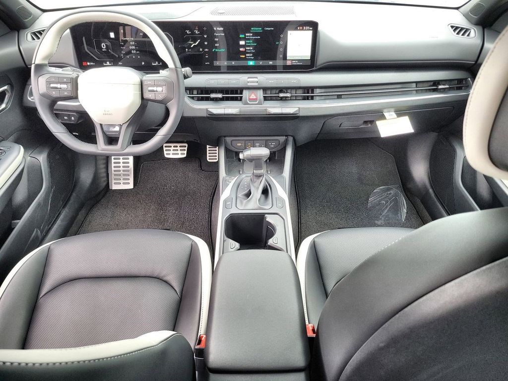 2025 Kia K4 GT-Line Turbo photo 13