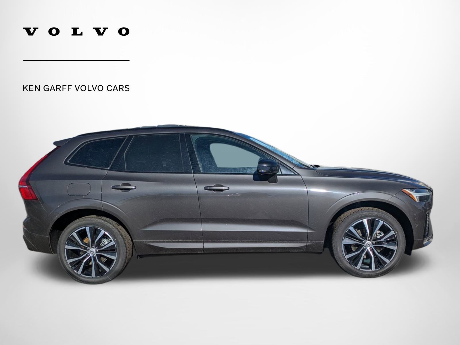 2025 Volvo XC60 Plus photo 2