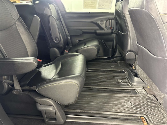 2023 Toyota Sienna Woodland Edition photo 8