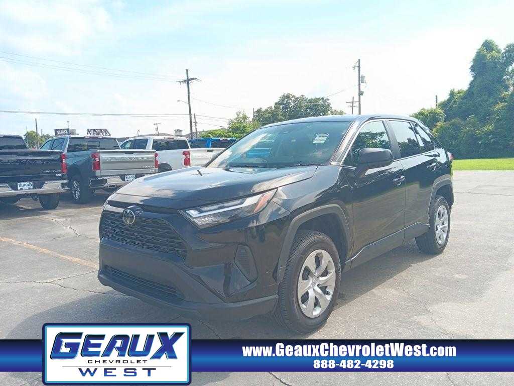 2023 Toyota RAV4 LE photo 2