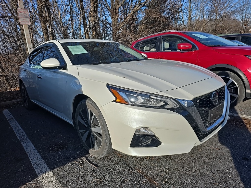 2022 Nissan Altima SL's photo