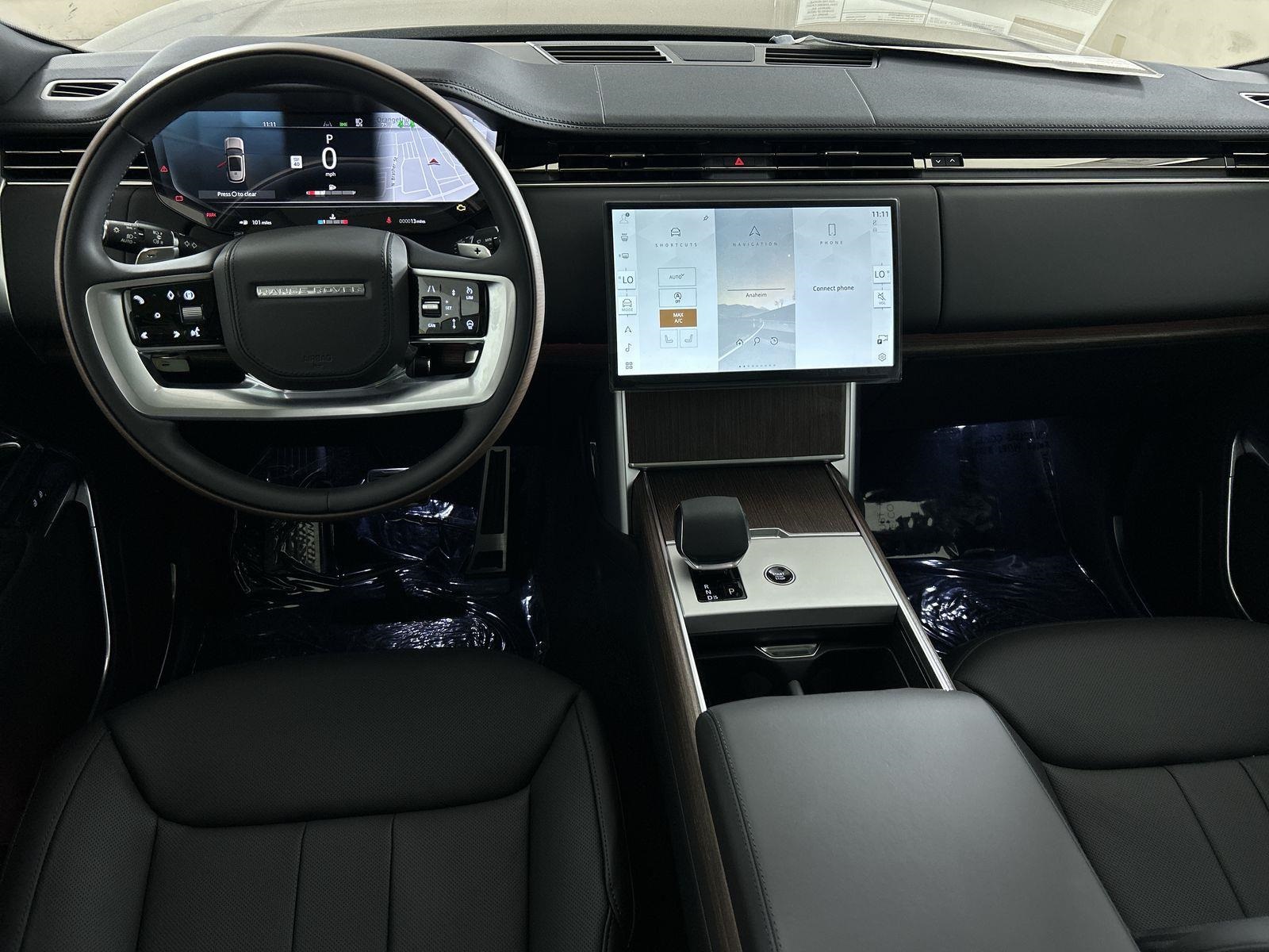 2025 Land Rover Range Rover SE photo 9