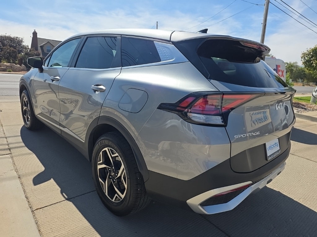 2024 Kia Sportage LX photo 3
