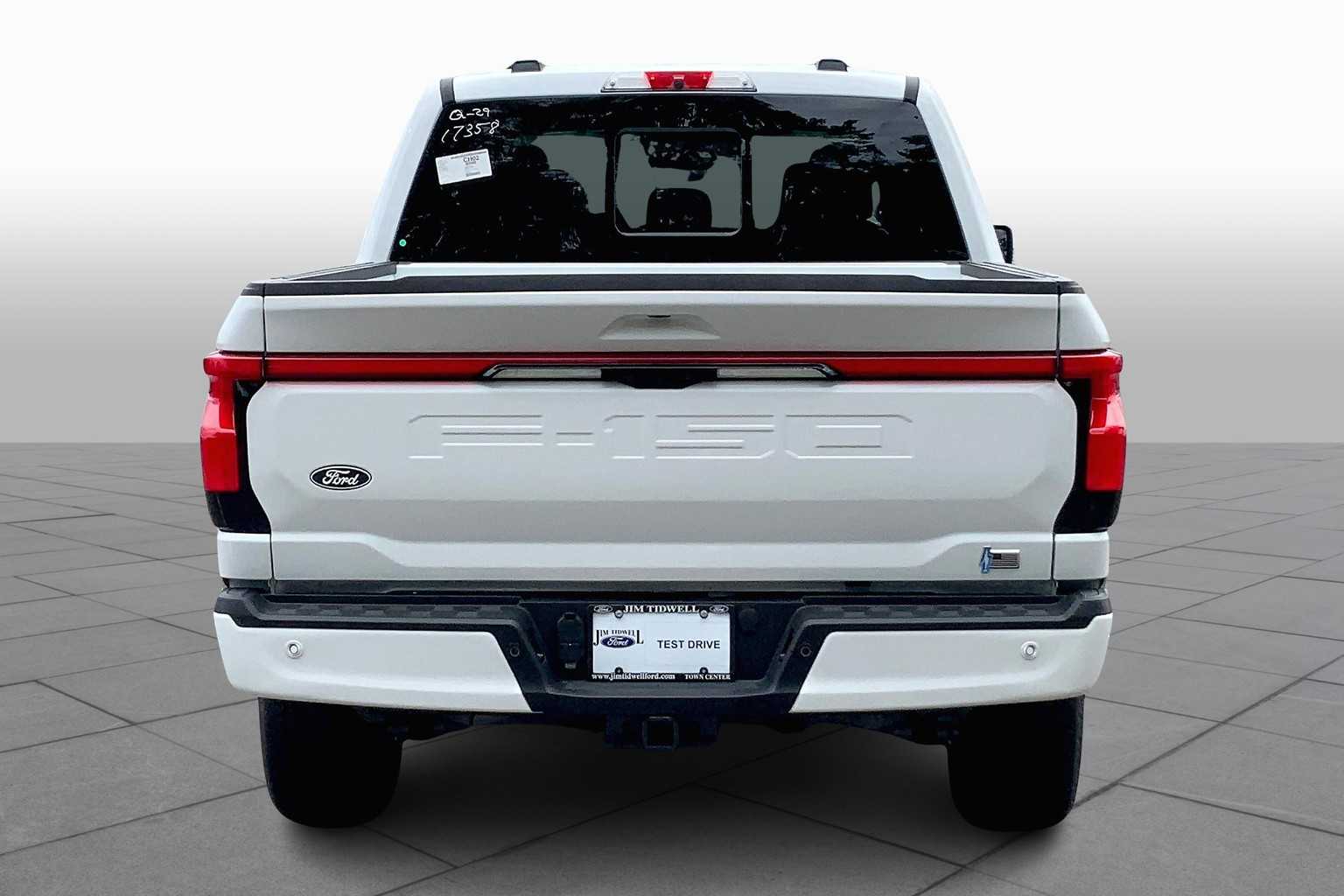 2025 Ford F-150 Lightning Lariat photo 4