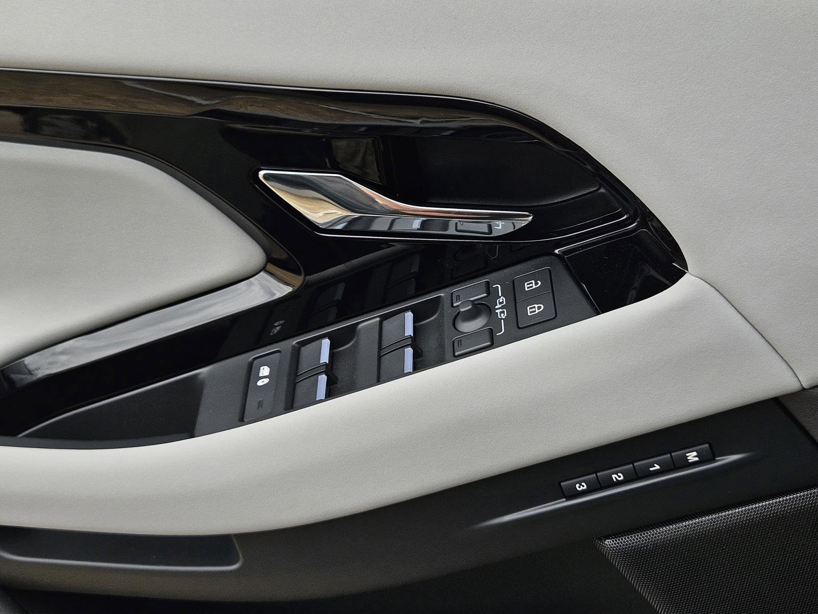 2026 Land Rover Range Rover Evoque Dynamic SE photo 24