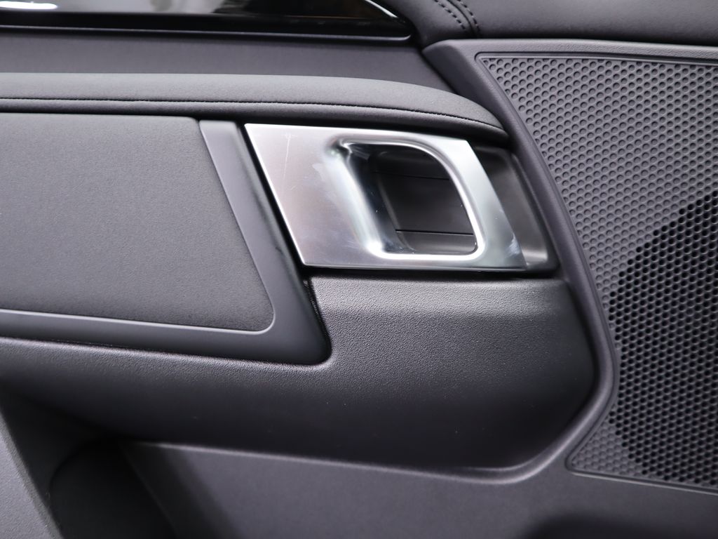 2025 Land Rover Discovery S photo 22