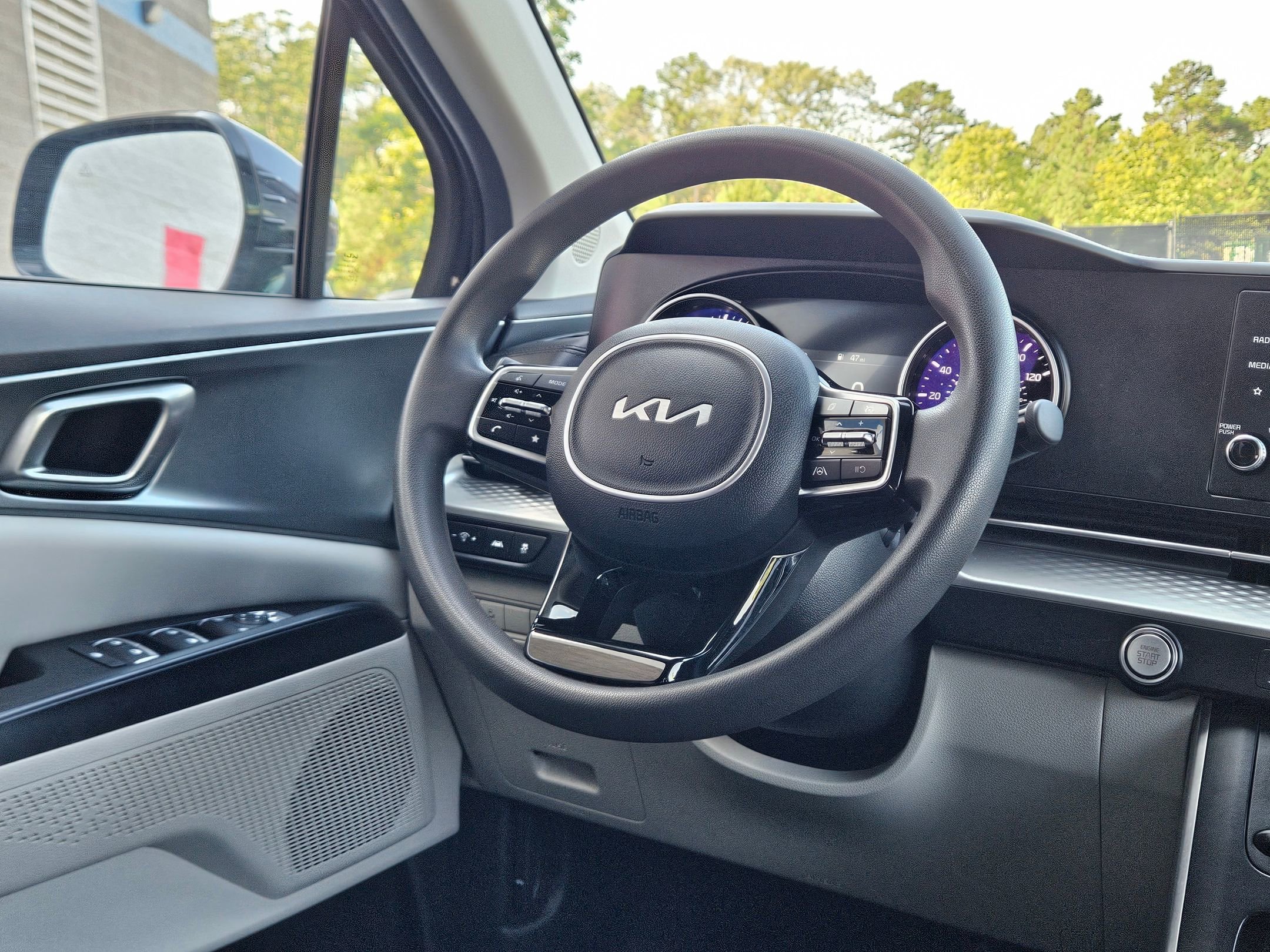 2023 Kia Carnival LX photo 7