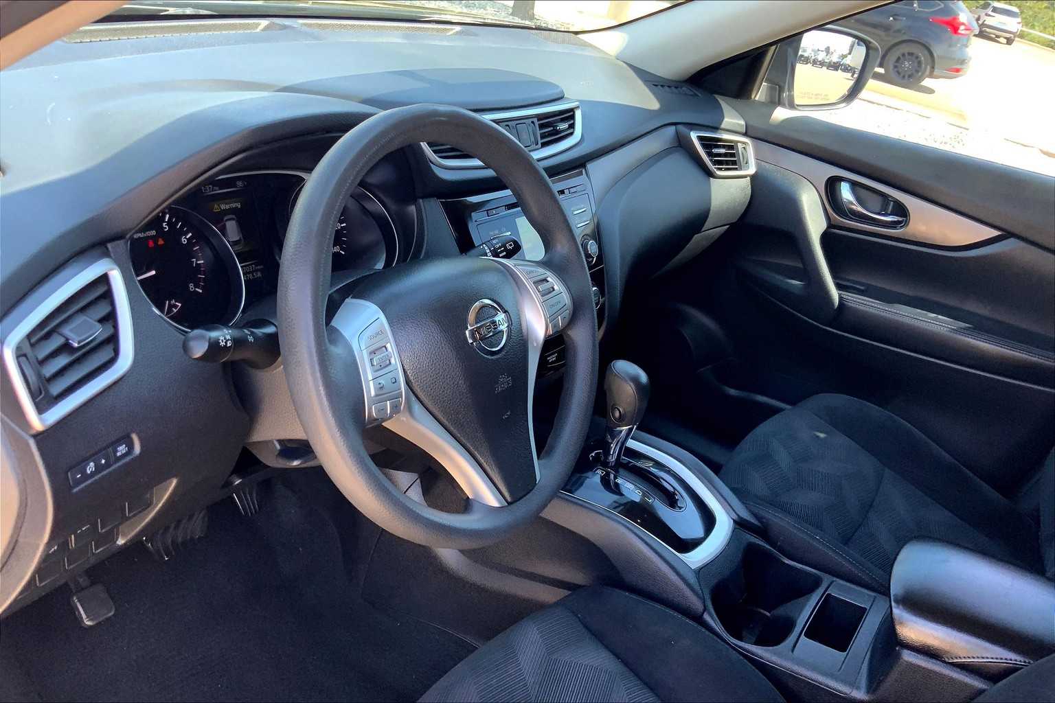 2014 Nissan Rogue S photo 15