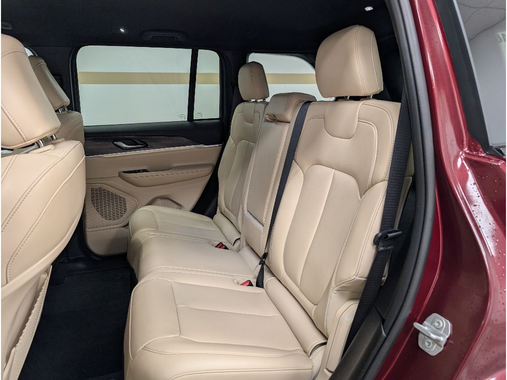 2024 Jeep Grand Cherokee Limited photo 12
