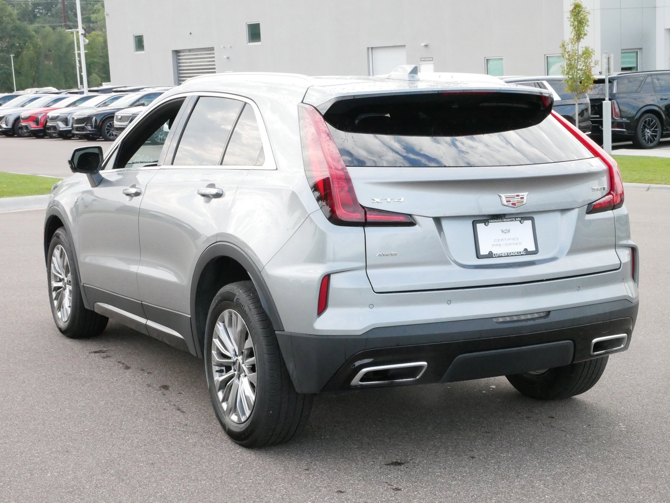 2025 Cadillac XT4 Premium Luxury photo 3