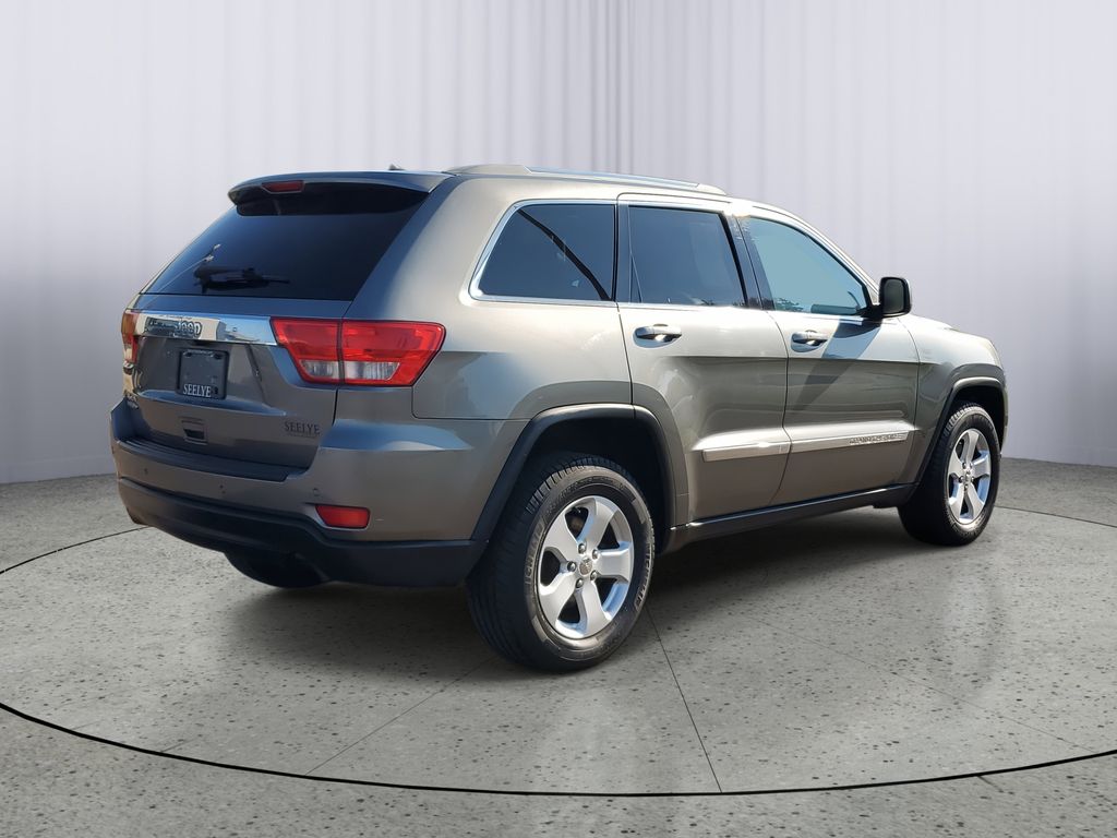 2012 Jeep Grand Cherokee Laredo photo 2