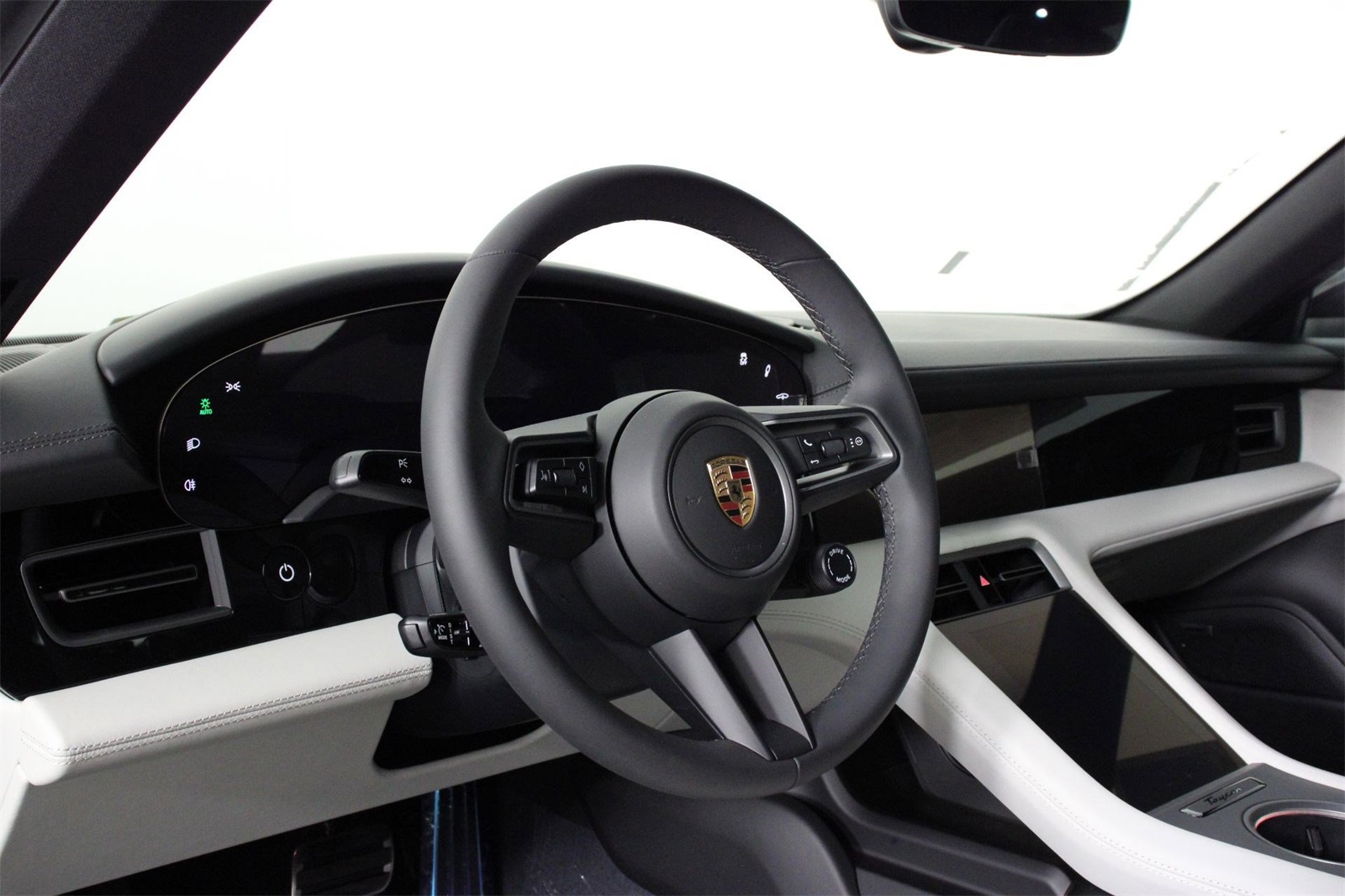 2025 Porsche Taycan photo 4