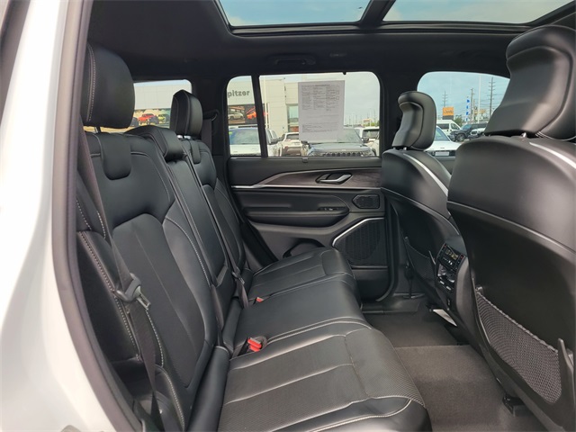 2022 Jeep Grand Cherokee Overland photo 19