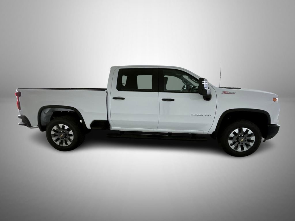 2025 Chevrolet Silverado 2500HD Custom photo 4