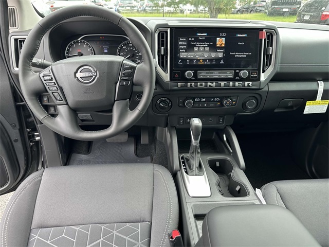 2025 Nissan Frontier SV photo 17