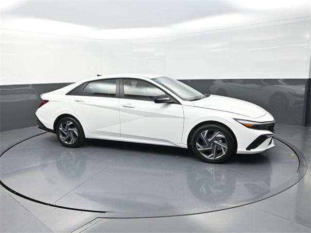 2025 Hyundai Elantra Hybrid SEL Sport photo 3
