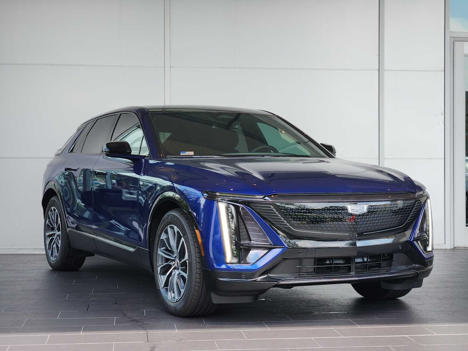 2025 Cadillac Lyriq Sport photo 2