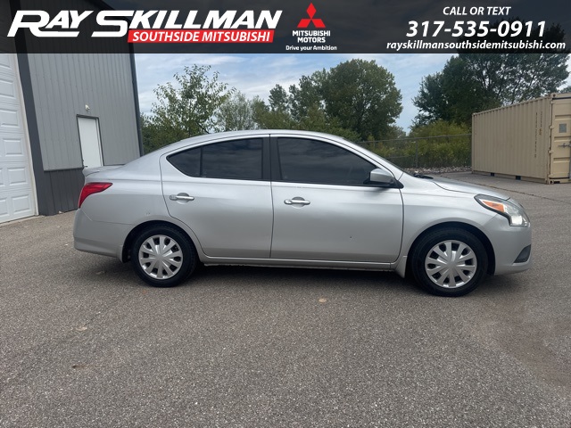 2015 Nissan Versa 1.6 SV photo 4