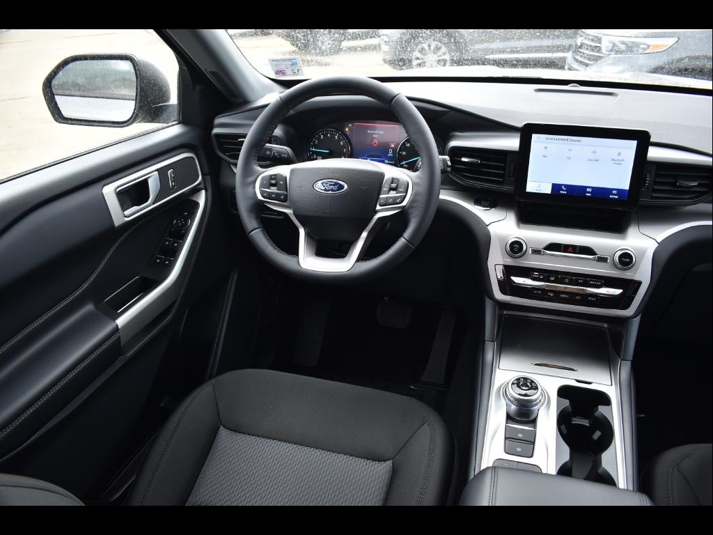2023 Ford Explorer XLT photo 4