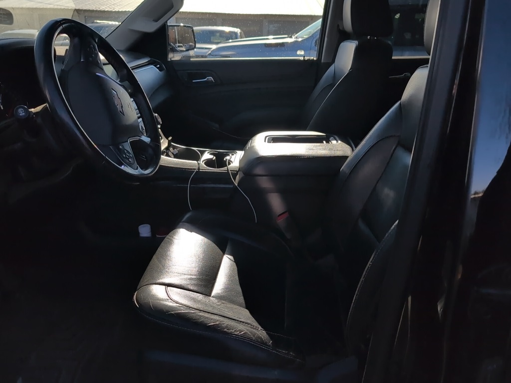 2018 Chevrolet Suburban LT photo 3