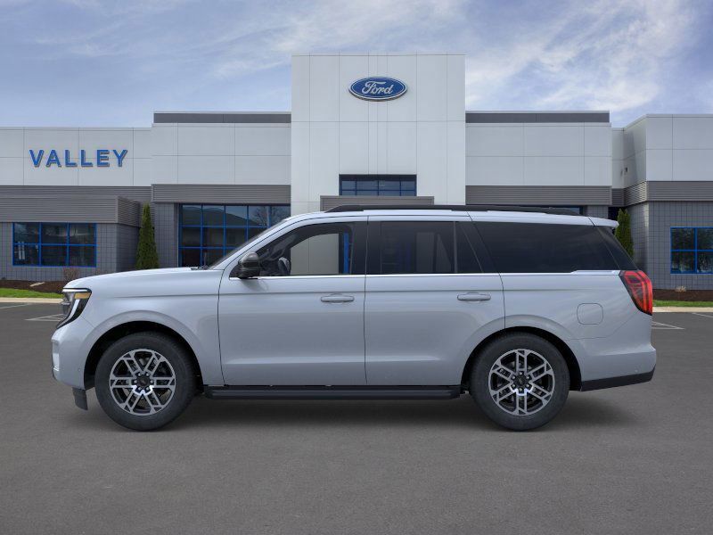 2025 Ford Expedition photo 4