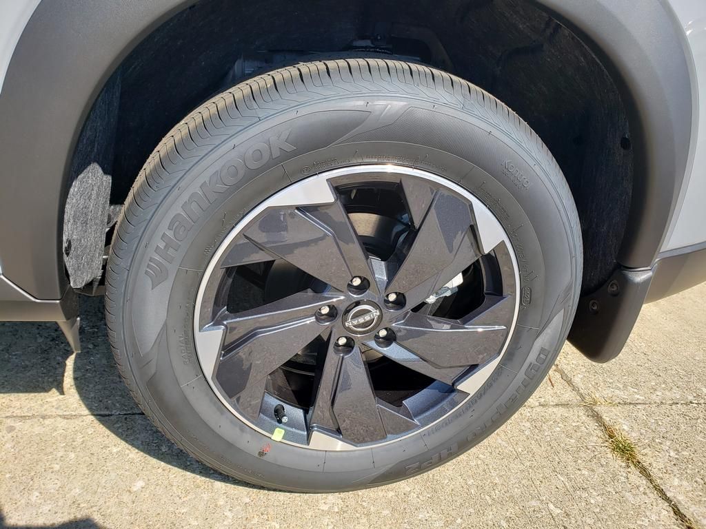 2026 Nissan Rogue SV photo 9